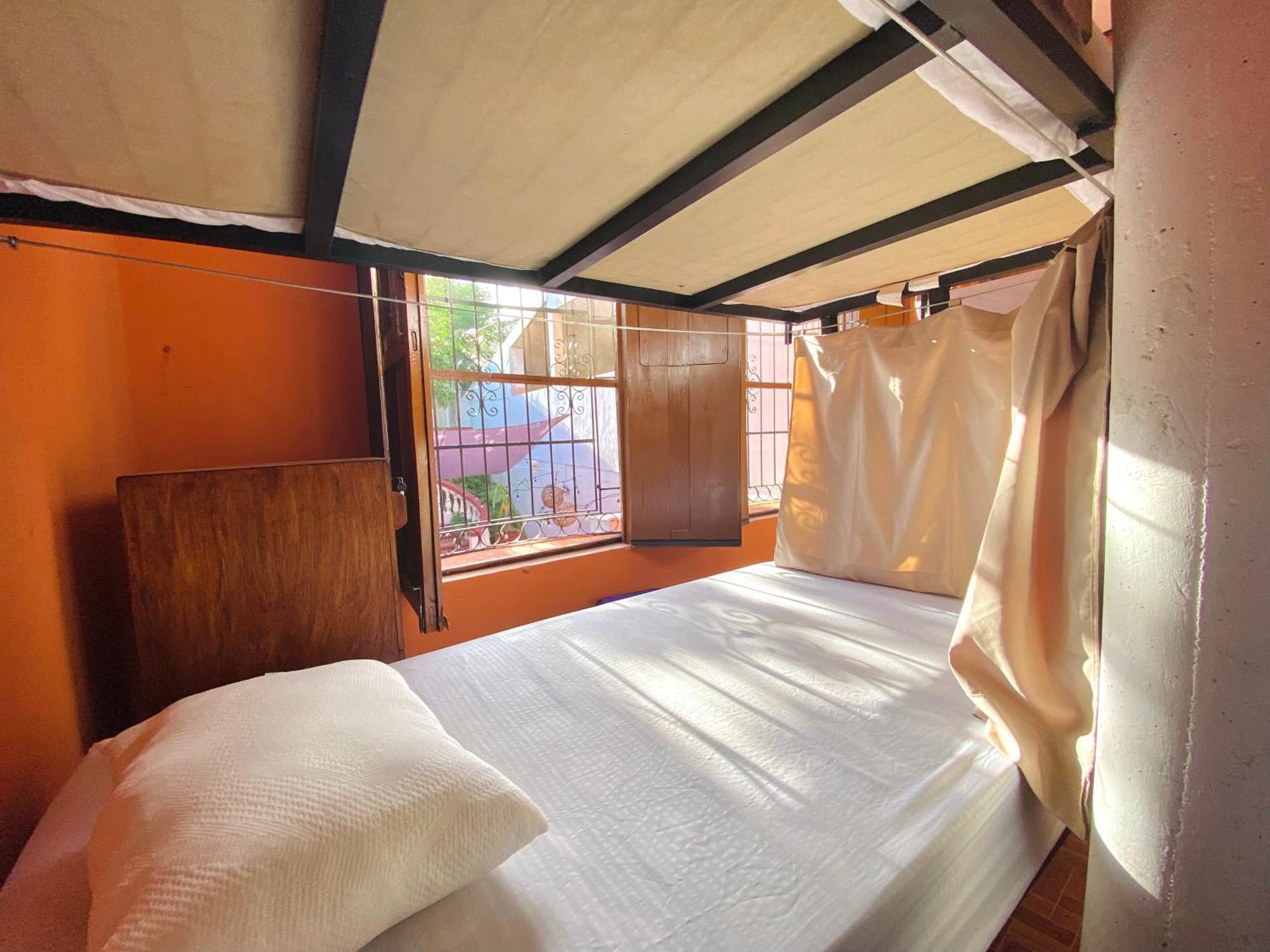 Alena Hostal Valladolid  Extérieur photo